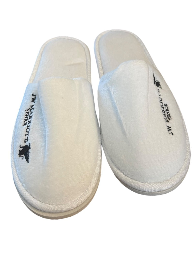 Small JW Marriott Venice Spa White Cushioned Bath Slippers One Pair NEW