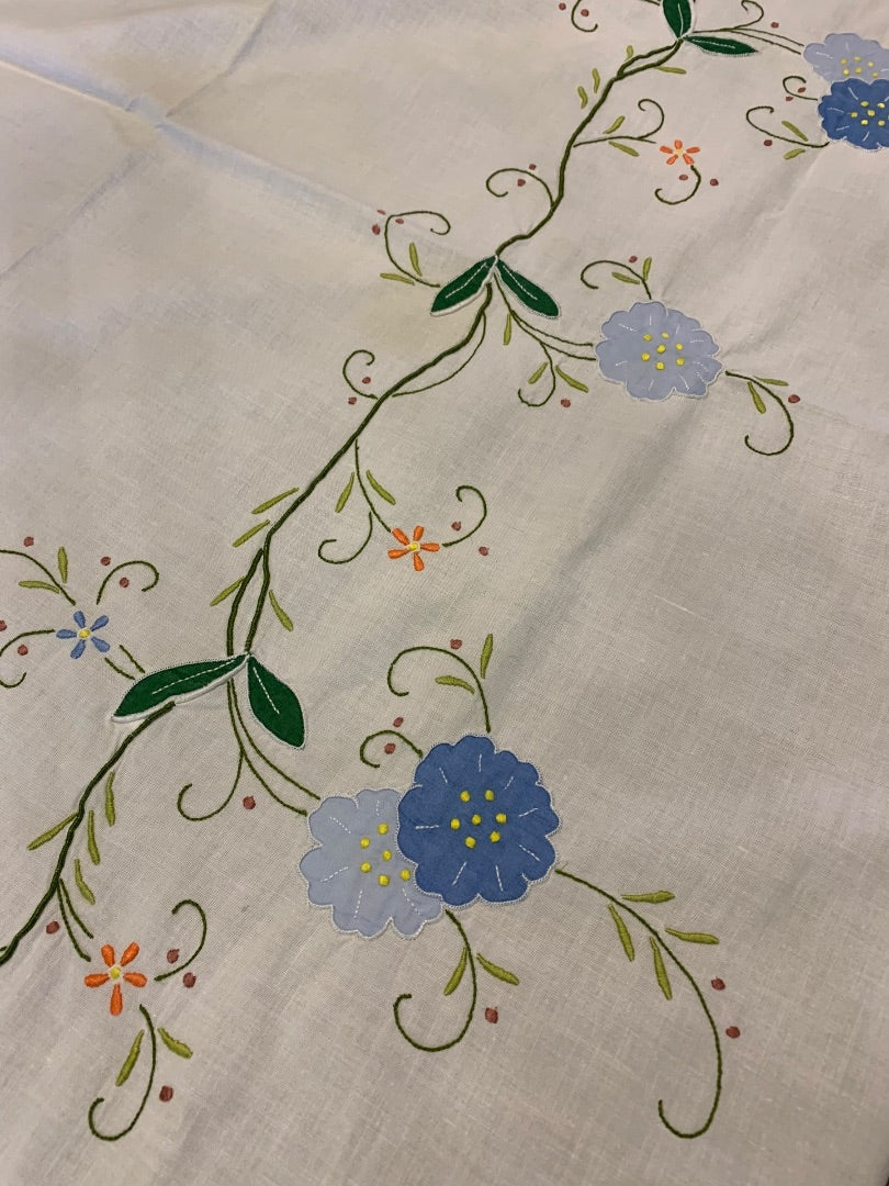 Vintage Embroidered Applique Tablecloth Floral 64 x 100 Inches Table Linen