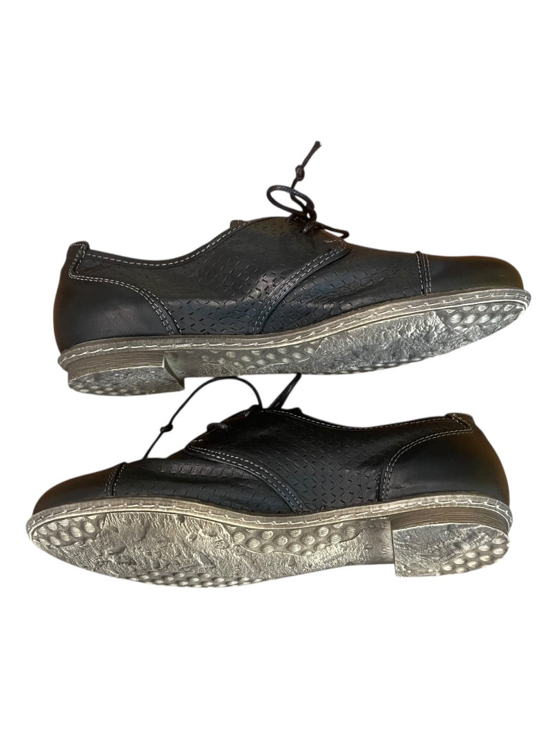 Size 38 (US 7-7.5) Taos Jiminy Lace Up Womens Shoes 2677 Black
