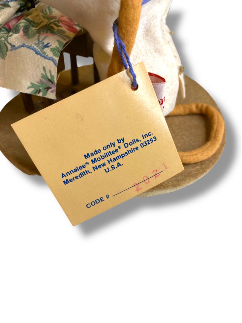 1993 Annalee Factory in the Woods Mouse Sewing with Tag #2120 7"