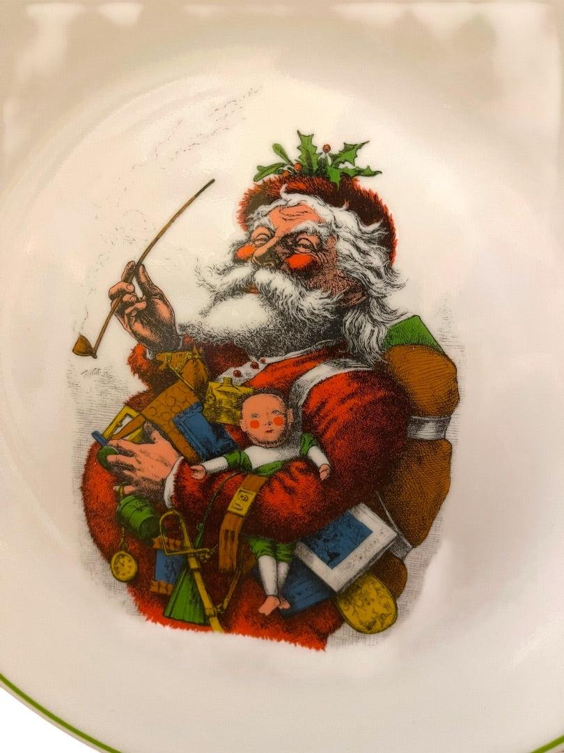 10" Corning Designs Santa with Pipe Plate Green Trim