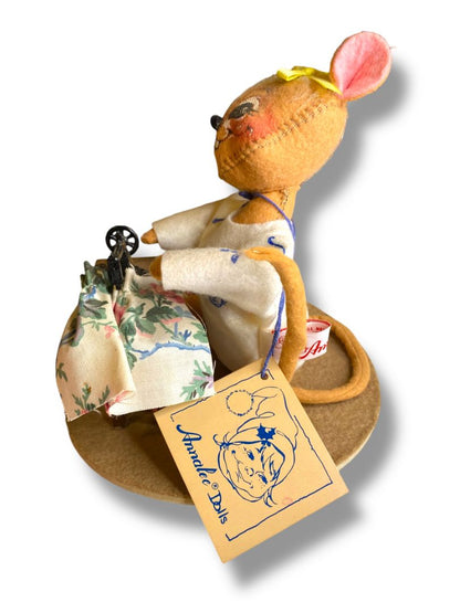 1993 Annalee Factory in the Woods Mouse Sewing with Tag #2120 7"