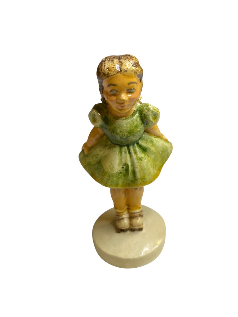 1978 Sebastian Miniatures Numbered Figurine Sidewalk Days Girl Skates 3.5"