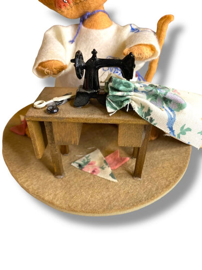 1993 Annalee Factory in the Woods Mouse Sewing with Tag #2120 7"