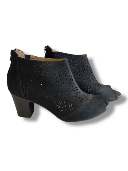 Size 11W Earth Origins Shaye Womens Wide Black Suede Booties