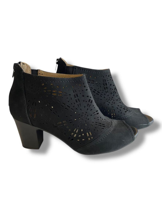 Size 11W Earth Origins Shaye Womens Wide Black Suede Booties