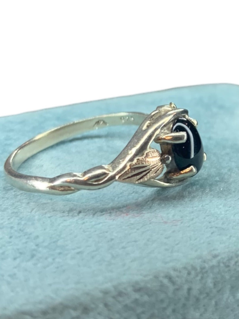 Vintage Sterling Silver 925 Black Onyx Ring Leaf Design Size 7 Black Hills Gold Hallmark