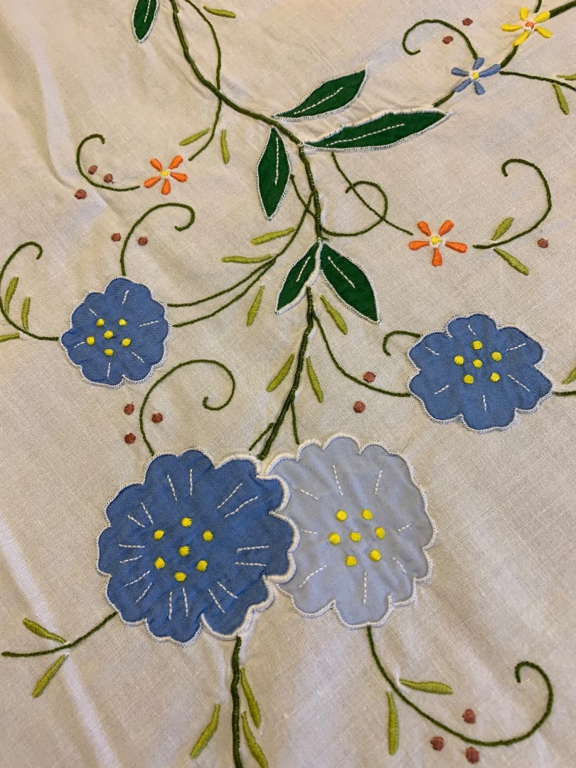 Vintage Embroidered Applique Tablecloth Floral 64 x 100 Inches Table Linen