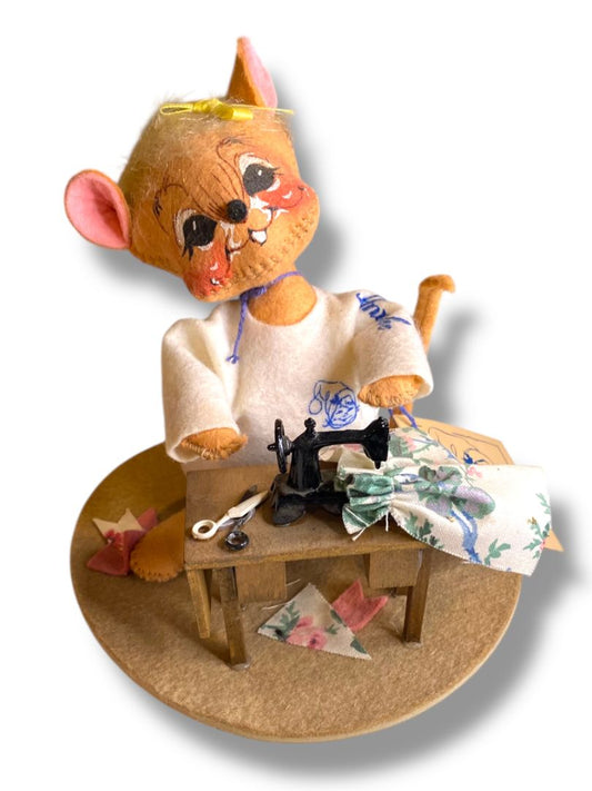 1993 Annalee Factory in the Woods Mouse Sewing with Tag #2120 7"