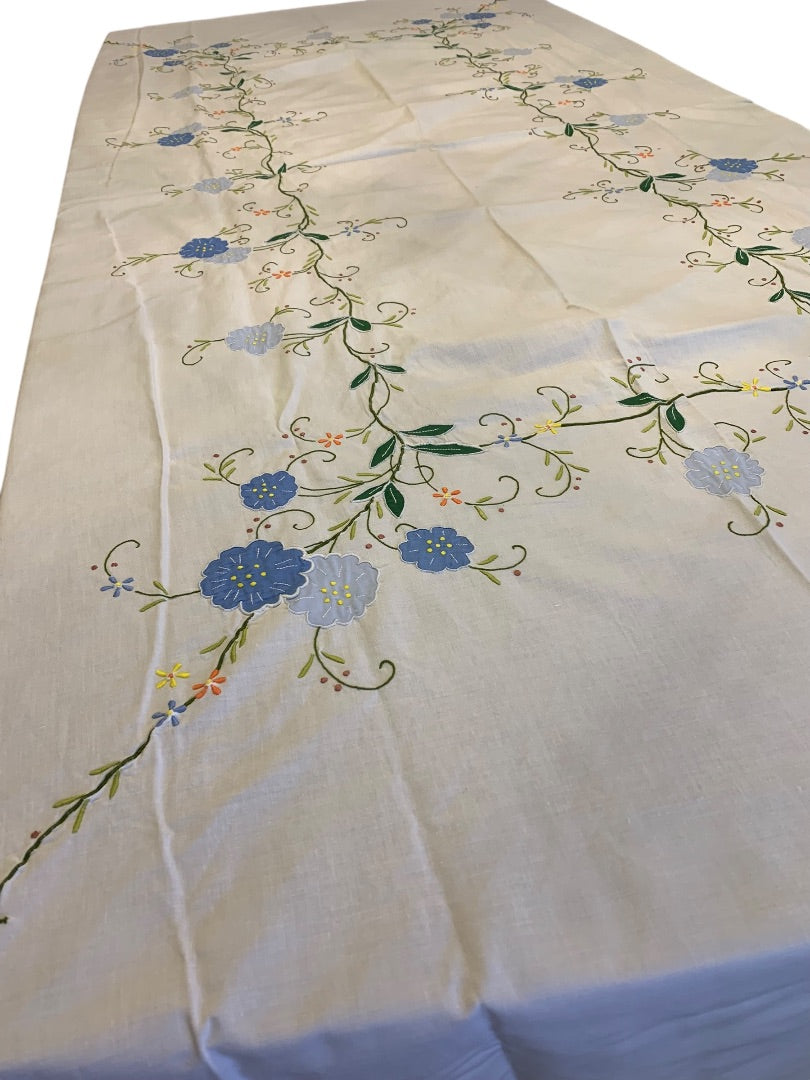 Vintage Embroidered Applique Tablecloth Floral 64 x 100 Inches Table Linen