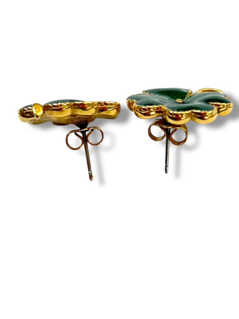 Signed Avon Shamrock Lucky Pierced Earrings Green Enameled Goldtone .75"