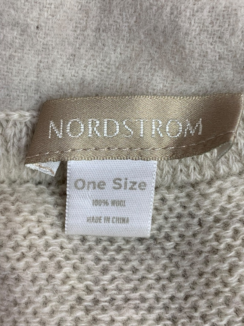 One Size Nordstrom Womens Oatmeal Wrap Shawl Ruffle Edge Gray Contrast