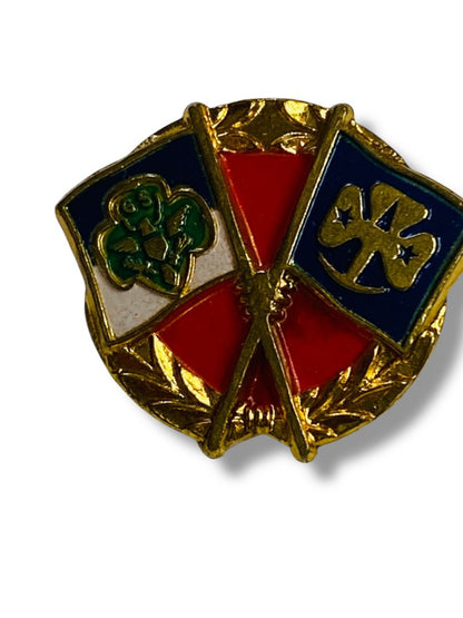 Vintage Girl Scout Friendship Pin Goldtone Flags .75"