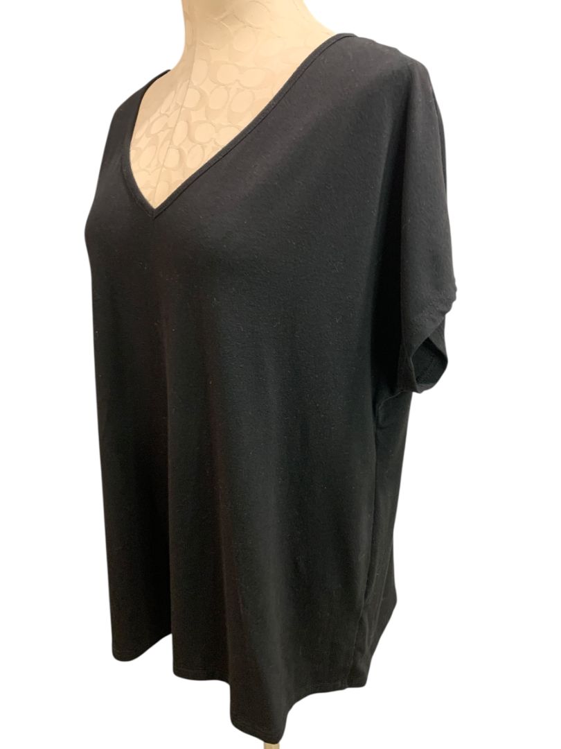 Size 1XL Womens Black V-Neck Short Sleeve Tshirt Loose Fit
