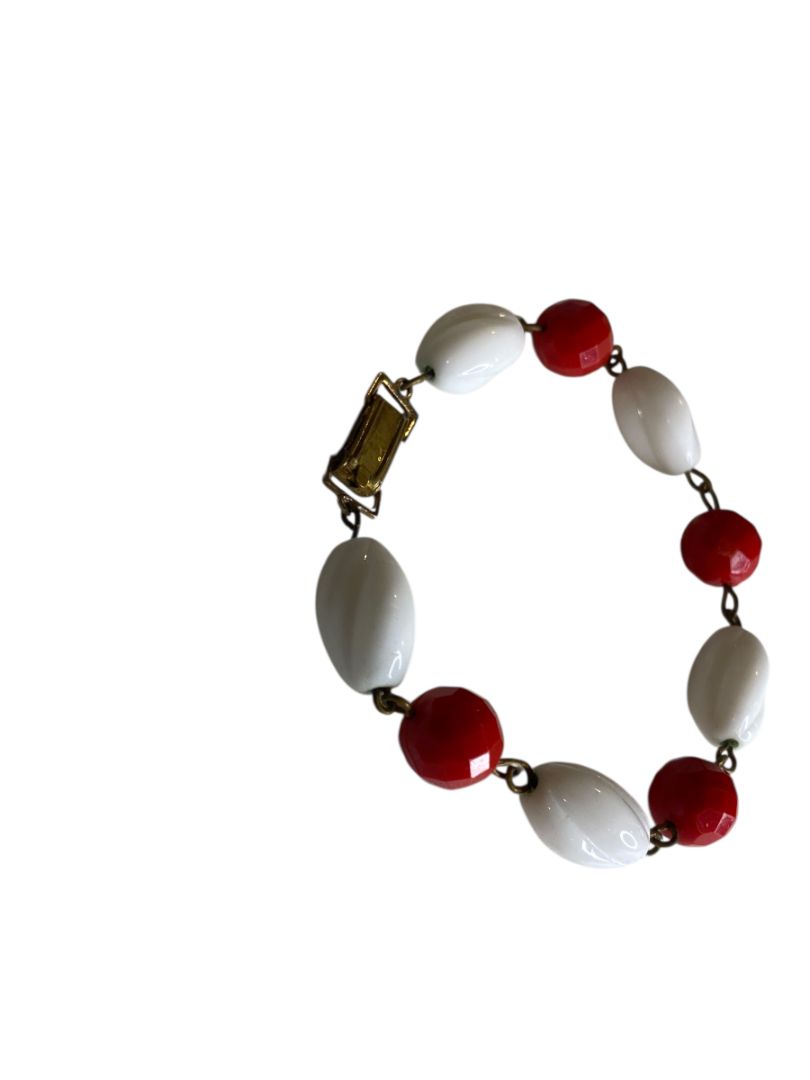 Vintage Red White Acrylic Beaded Bracelet Goldtone Foldover Clasp 7"