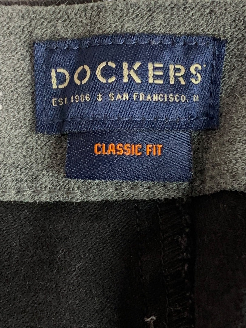 38 x 32 Dockers Mens Chino Pants Black Classic Fit