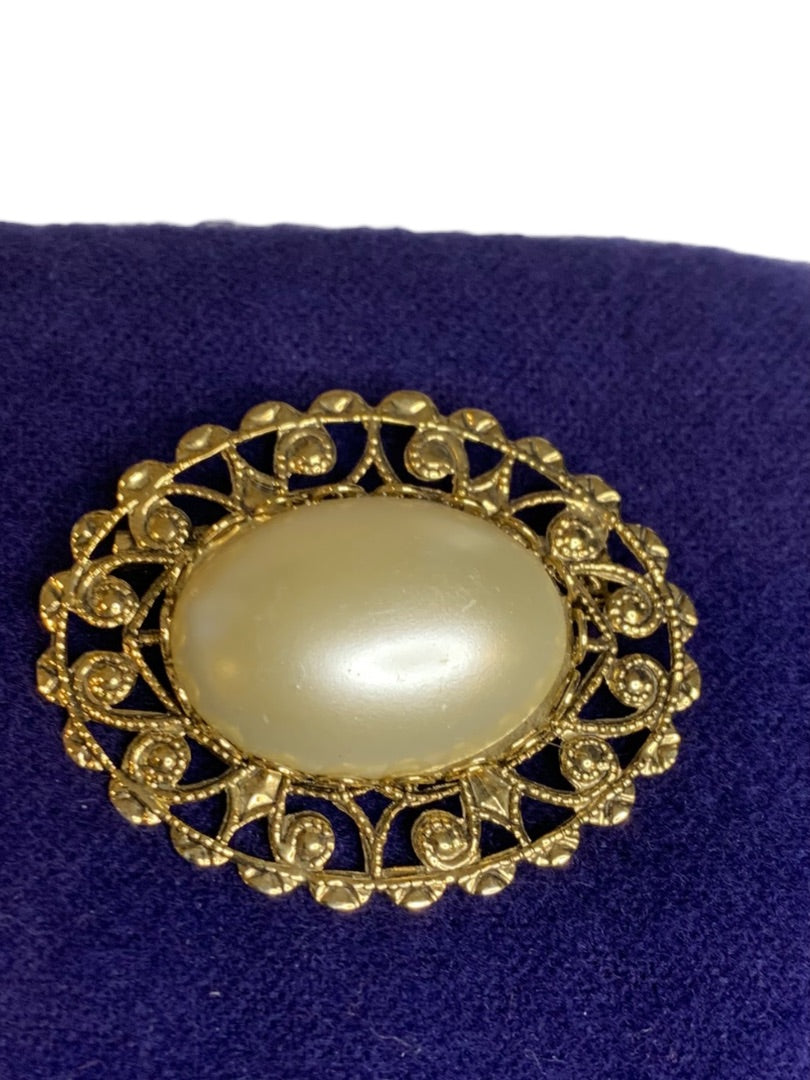 Goldtone Filigree Brooch Pin Oval Faux Pearl