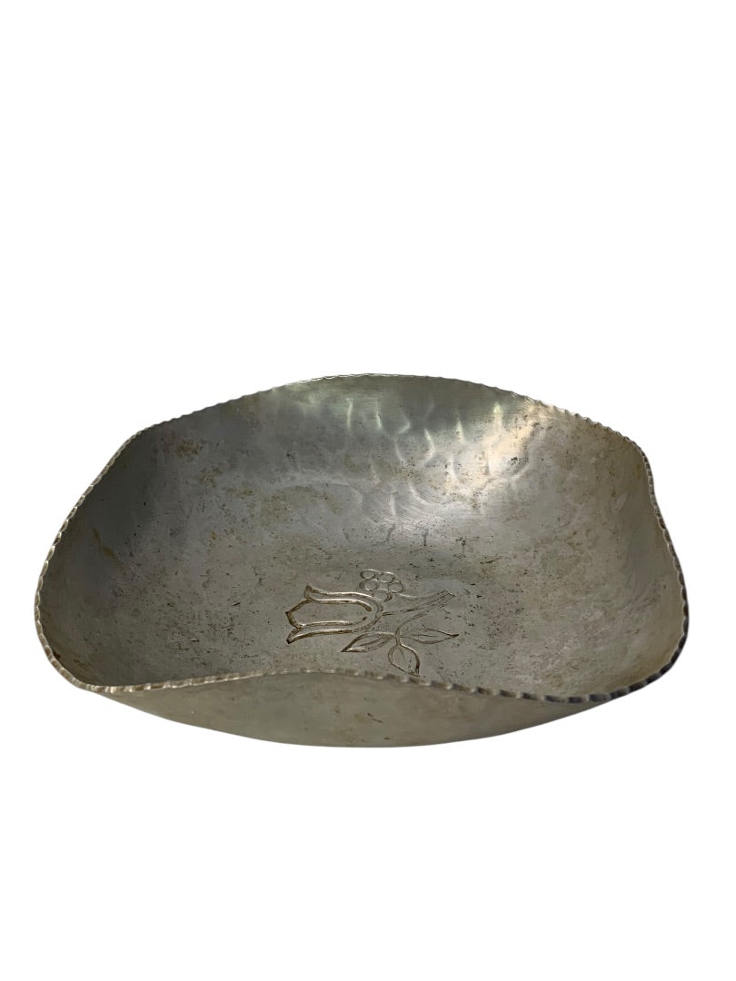 Vintage Buenilum Tulip Design Hammered Aluminum Square Bowl 8 Inch