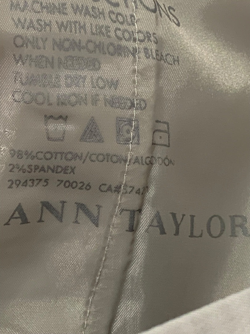 Size 8 Ann Taylor Womens City Short Chino Style Tan 4.5" Inseam