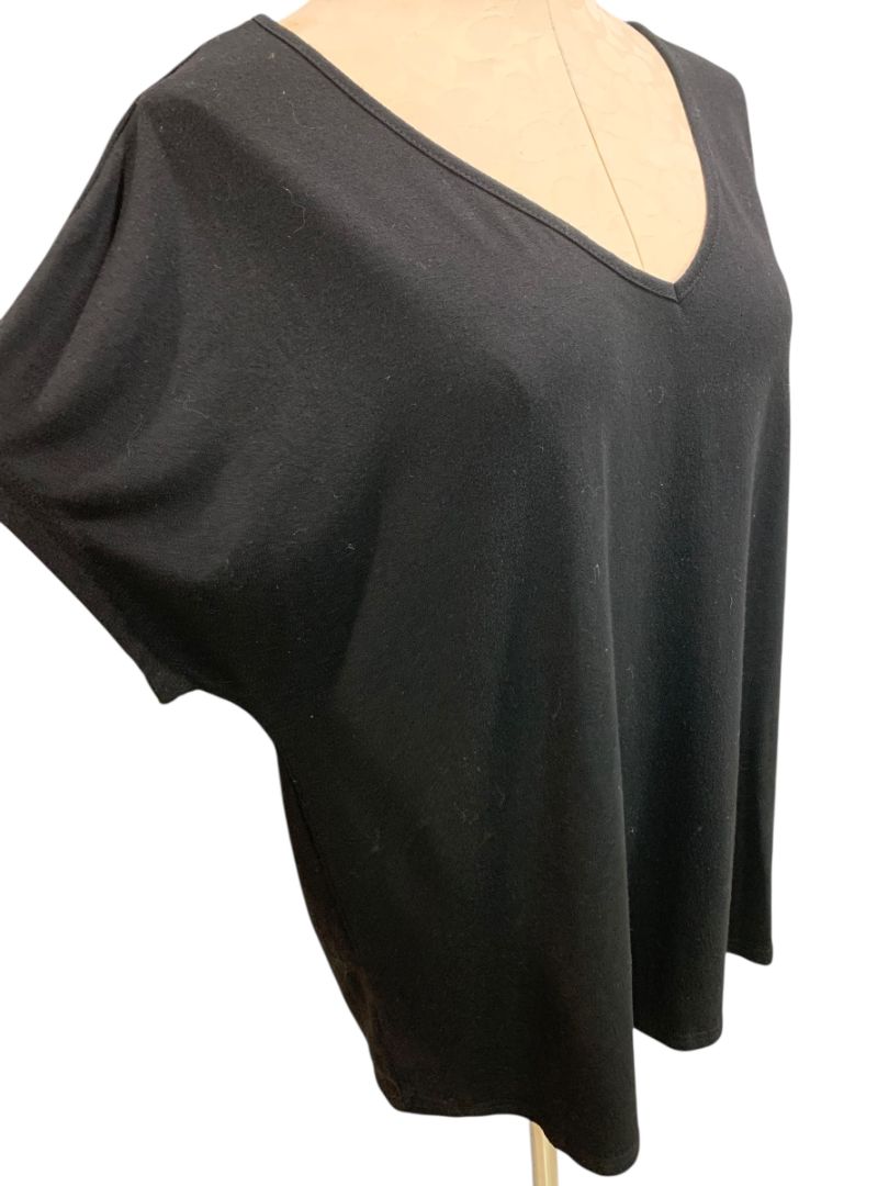 Size 1XL Womens Black V-Neck Short Sleeve Tshirt Loose Fit