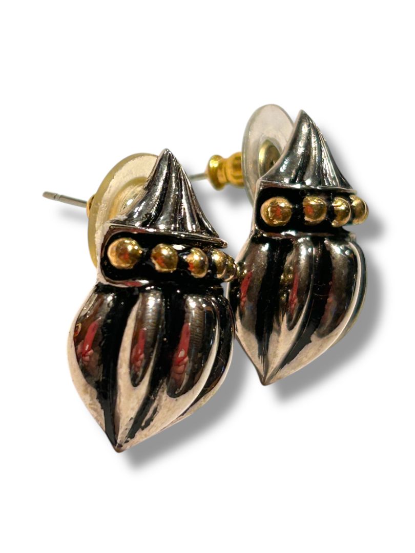 Silvertone Goldtone Post Pierced Earrings .9" Lamppost Shape