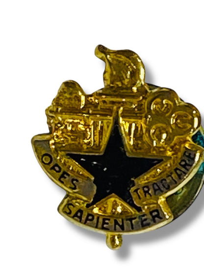 US Army Logistics University Unit Crest Pin Opens Sapienter Tractare .6"