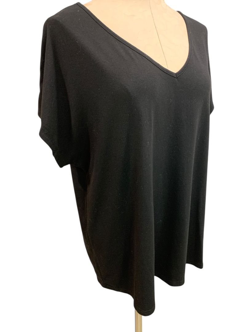 Size 1XL Womens Black V-Neck Short Sleeve Tshirt Loose Fit