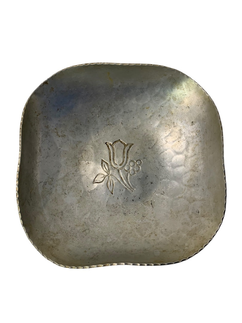 Vintage Buenilum Tulip Design Hammered Aluminum Square Bowl 8 Inch