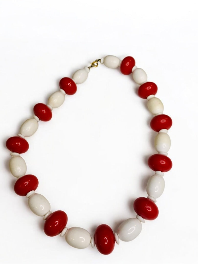 Vintage Chunky Red White Beaded Necklace 18.5 Inch Spring Clasp