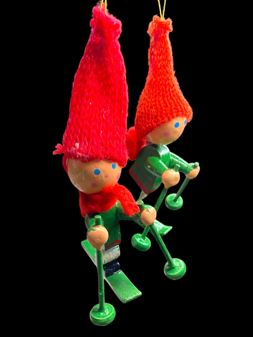 Vintage Wooden Christmas Holiday Ornaments Skiers 3" Green
