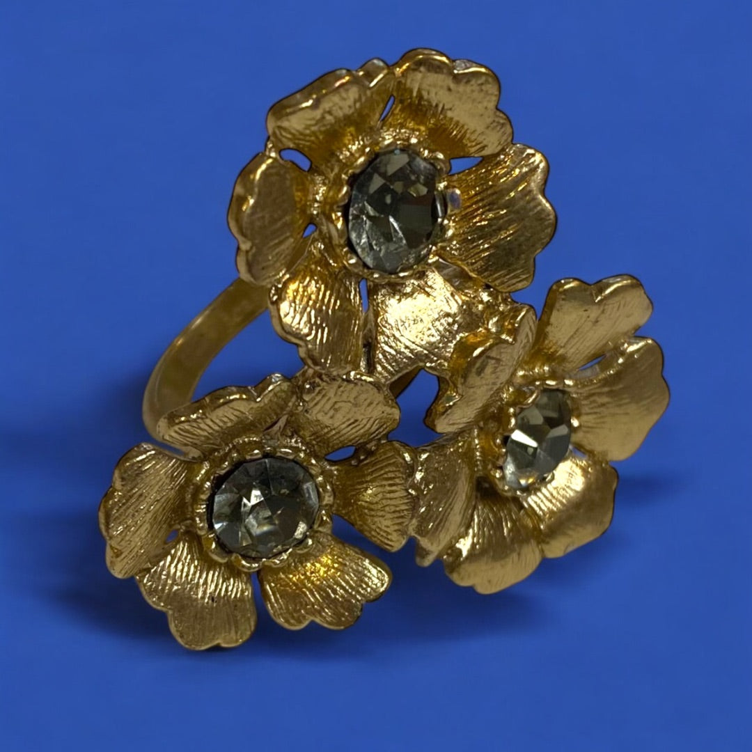 Size 8.5 Goldtone Statement Cluster Floral Ring 35mm