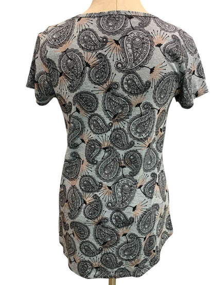 Size XS LulaRoe Womens Paisley Gray Tshirt Scoop Neck Hi Lo