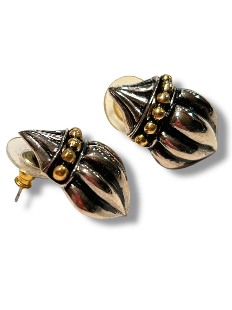 Silvertone Goldtone Post Pierced Earrings .9" Lamppost Shape
