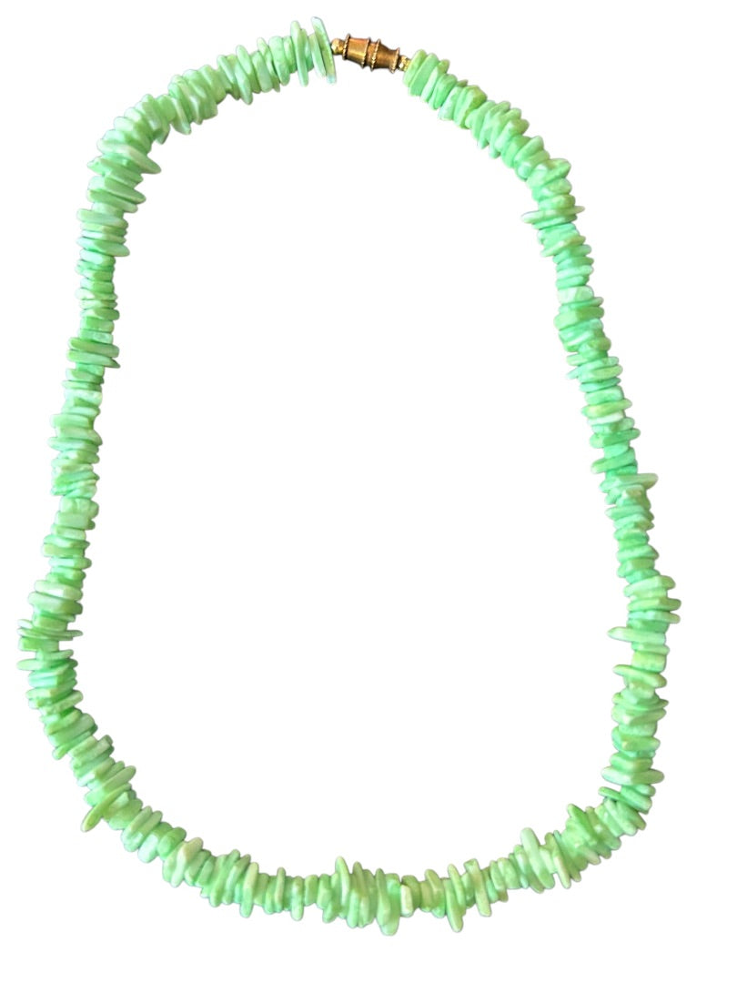 Vintage Spring Green Pukka Chip Bead Necklace Barrel Clasp 16 Inch