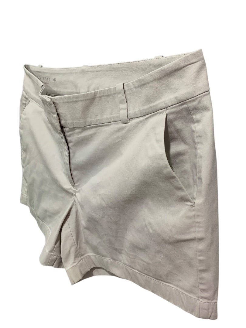 Size 8 Ann Taylor Womens City Short Chino Style Tan 4.5" Inseam