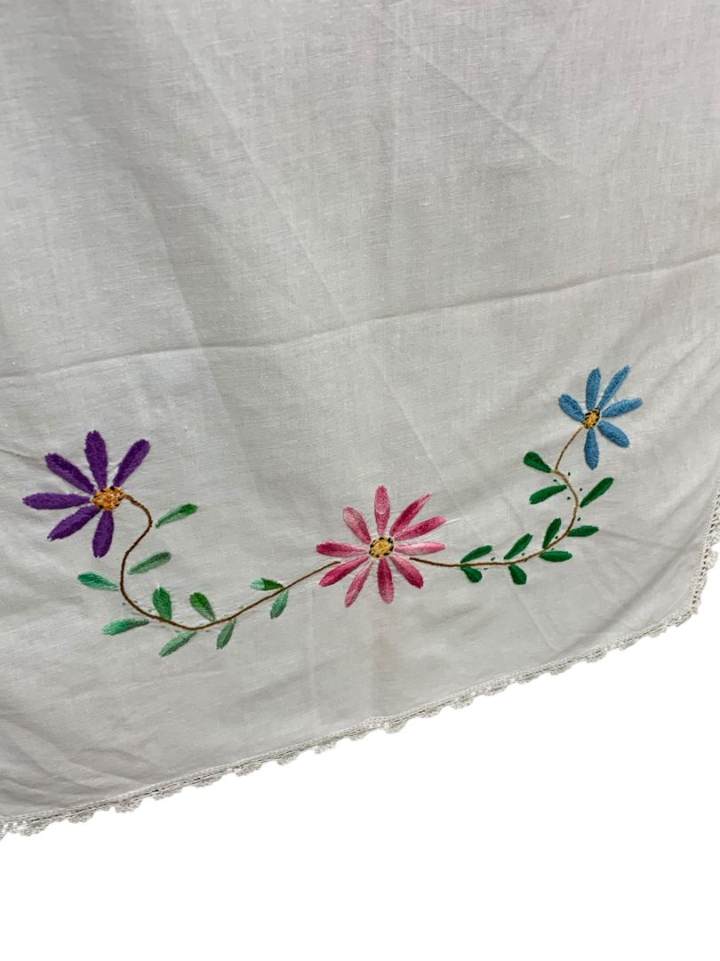 Vintage Lace Trim Embroidered Table Runner 18" x 42" Floral