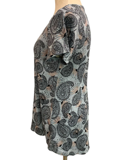 Size XS LulaRoe Womens Paisley Gray Tshirt Scoop Neck Hi Lo