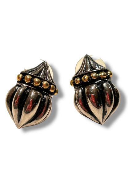 Silvertone Goldtone Post Pierced Earrings .9" Lamppost Shape