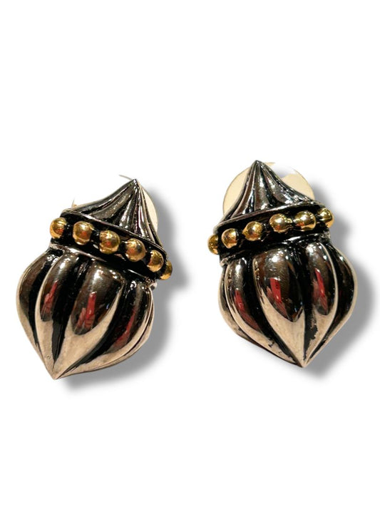 Silvertone Goldtone Post Pierced Earrings .9" Lamppost Shape