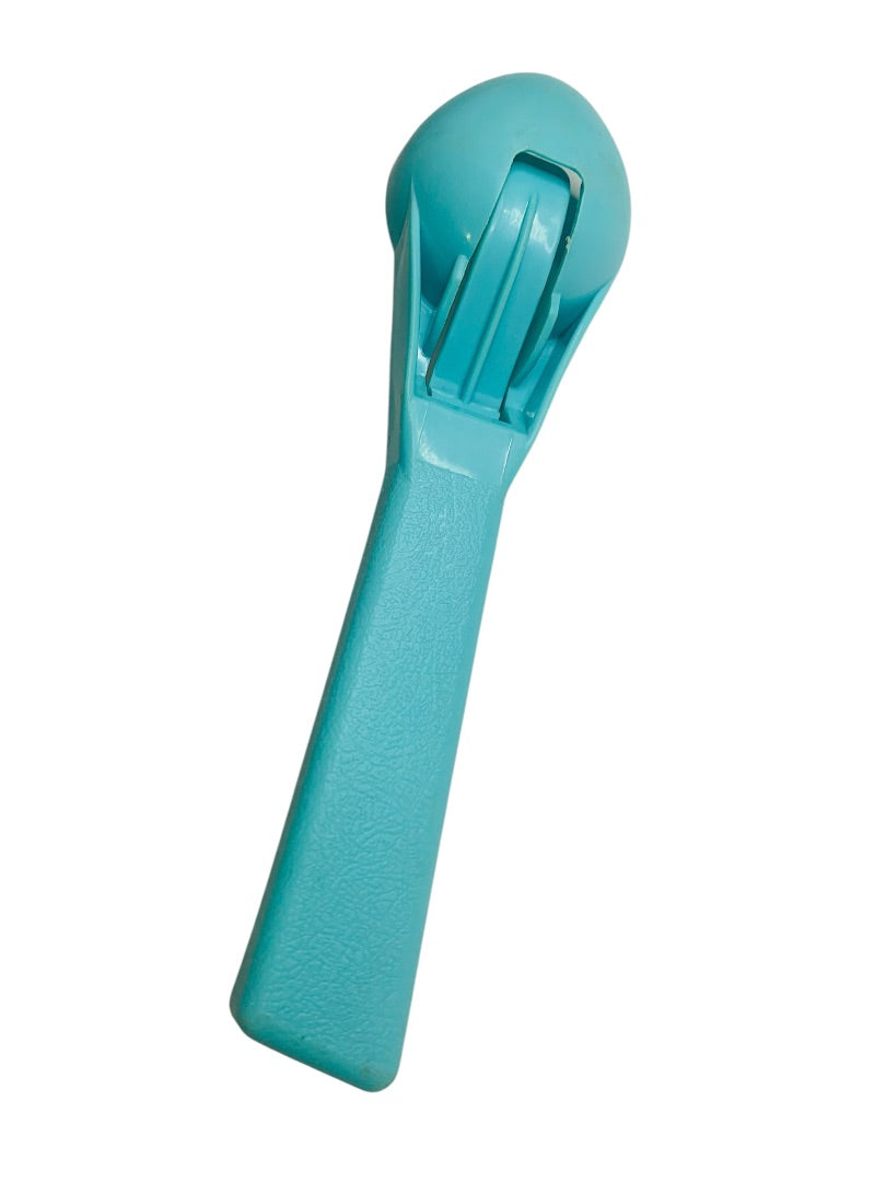 Vintage Dip-n-Flip Ice Cream Scoop Proven Products USA Plastic Aqua
