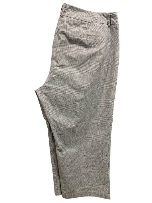 Size 16 Dockers Womens Plaid Gray Pants Mid Rise Curvy Metro Capri