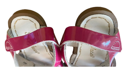 Size 8 Girls Salt Water 800 Series Sandal Shiny Fushia Sandals