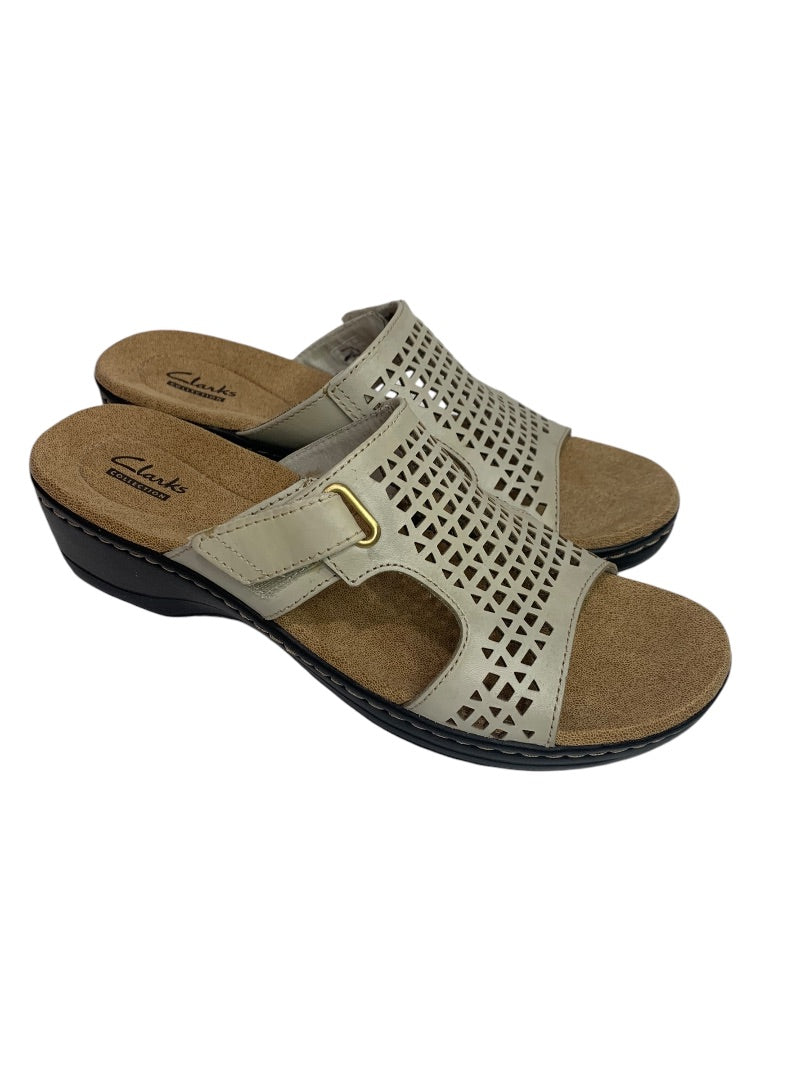 Size 8.5 Clarks Womens Hayla Sandal Beige Leather Adjustable Lightweight