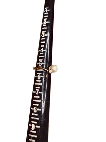 Size 5.5 Goldtone 7mm Pearl Ring Classic Bypass Style