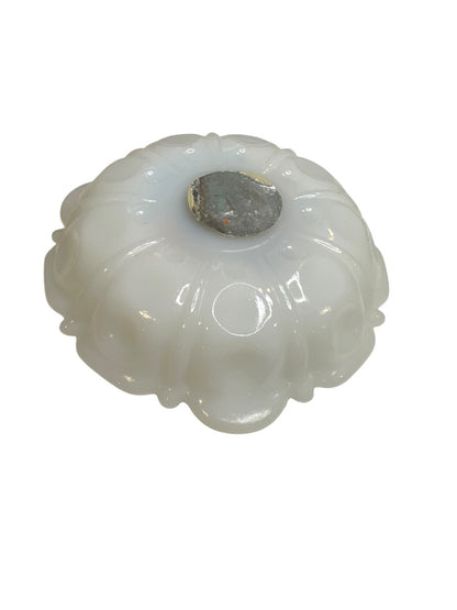 New York Worlds Fair Commemorative Ashtray Milk Glass 5.5"
