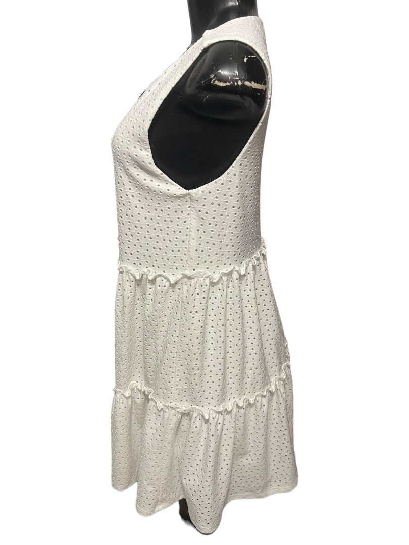 Small Speechless Womens Sleeveless Pullover Shift Dress White Eyelet Lined