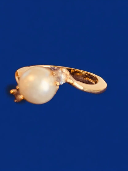 Size 5.5 Goldtone 7mm Pearl Ring Classic Bypass Style