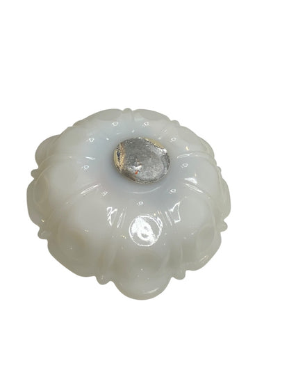 New York Worlds Fair Commemorative Ashtray Milk Glass 5.5"