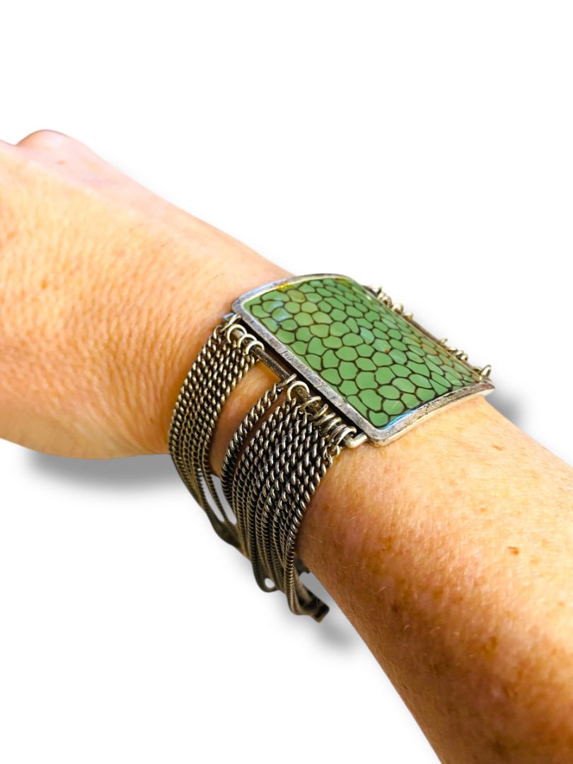 Silvertone Green Bracelet Foldover Clasp Reptile Design 7.5"