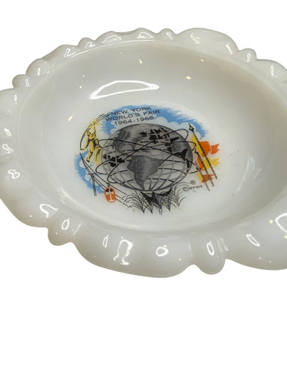 New York Worlds Fair Commemorative Ashtray Milk Glass 5.5"